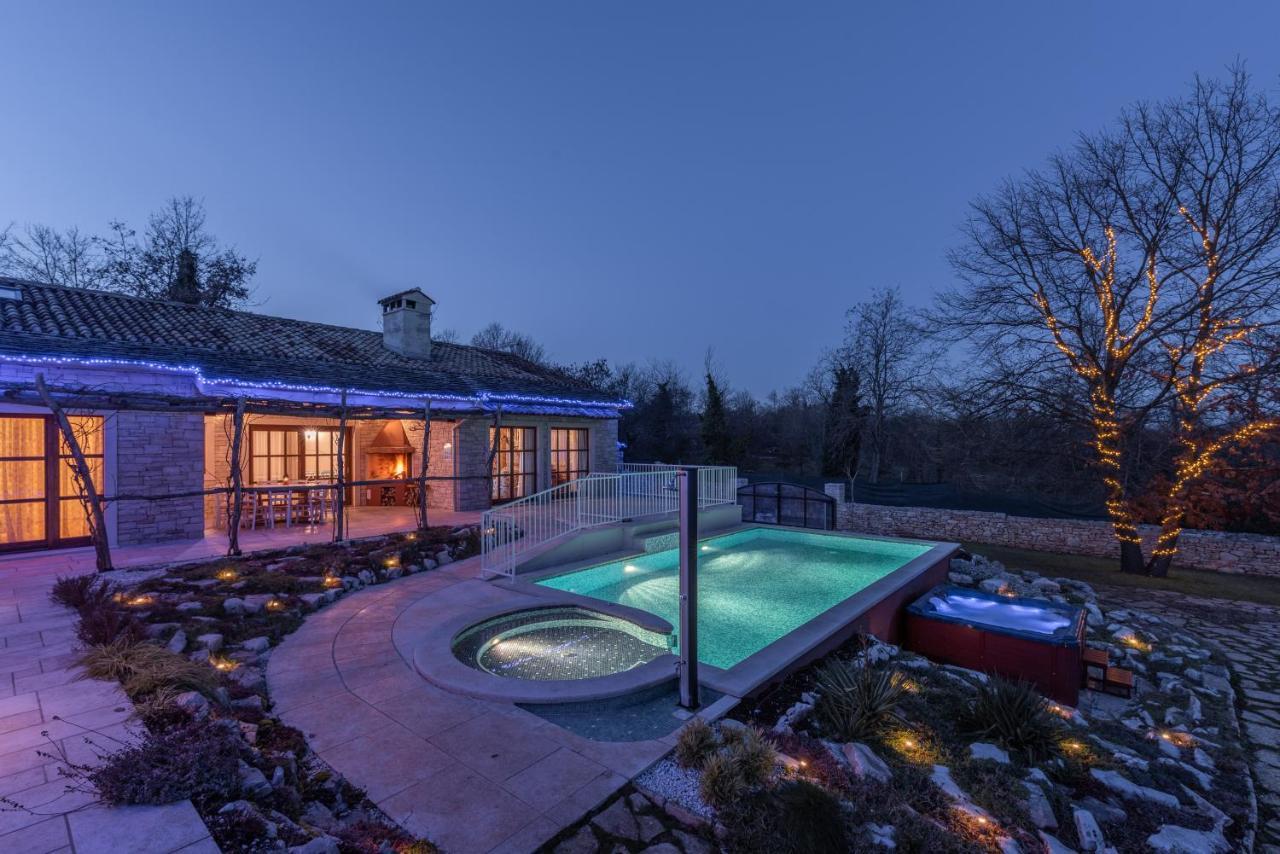 Family Villa Lipica With Private Pool And Jacuzzi Pazin Exterior photo