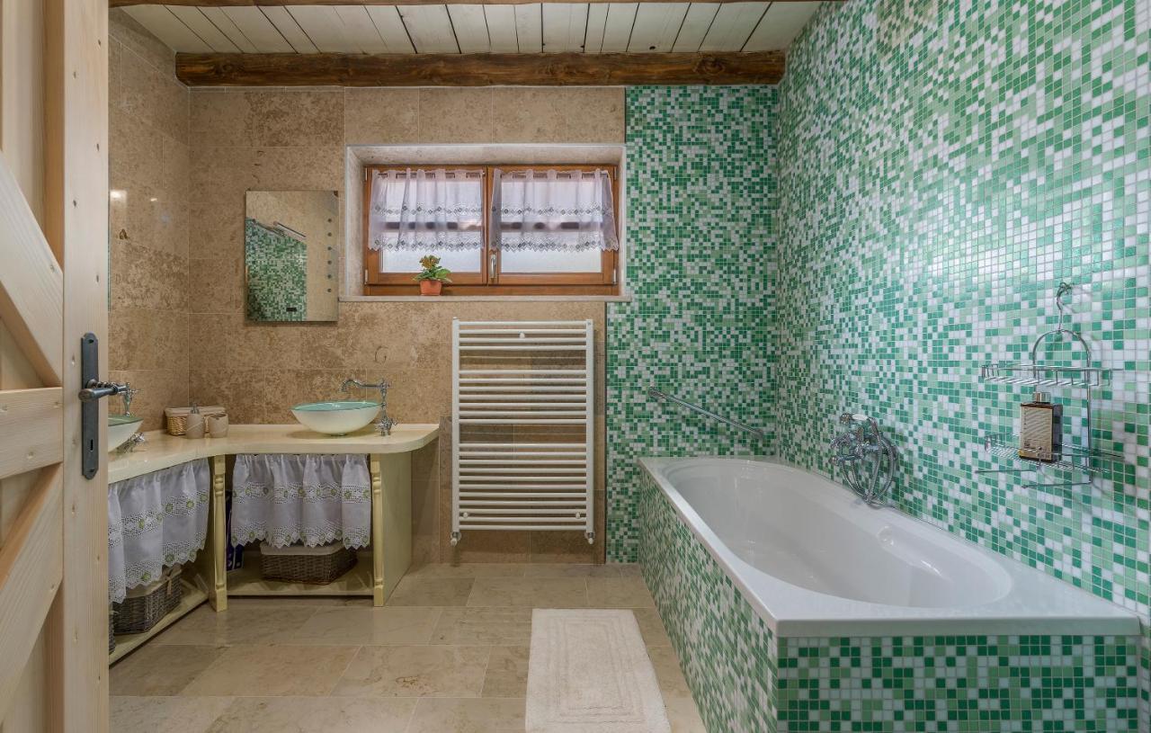 Family Villa Lipica With Private Pool And Jacuzzi Pazin Exterior photo